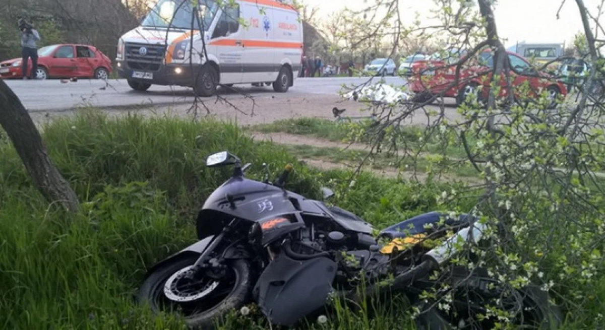 Accident cu două motociclete la Vârfurile