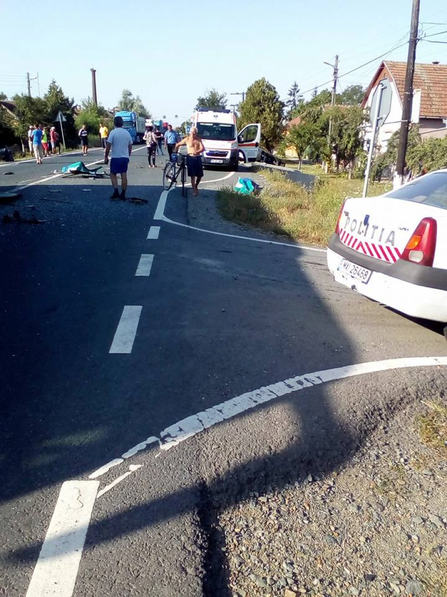 Accident cu şase victime, pe un drum din Arad (FOTO)