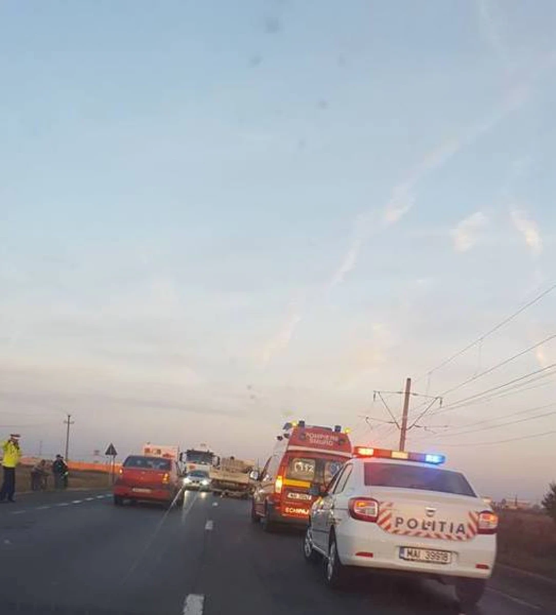 Accident cu trei maşini la Vladimirescu. O persoană este rănită