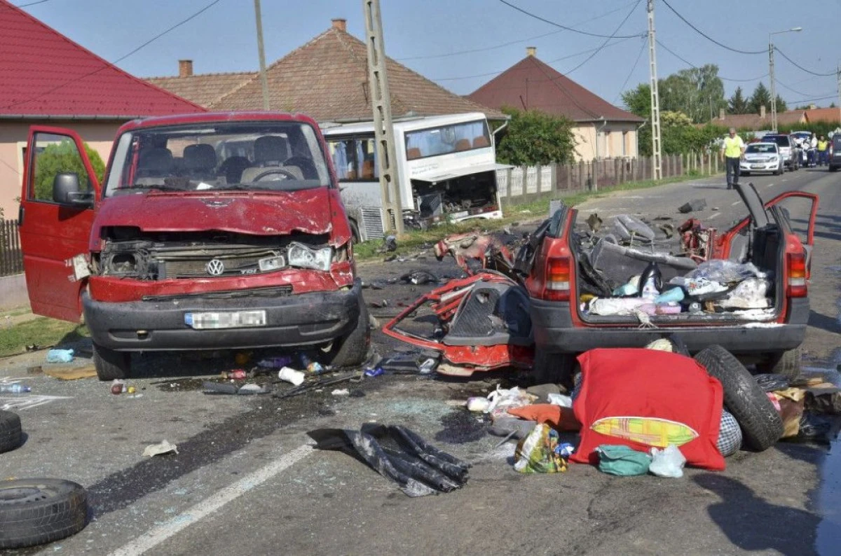 ACCIDENT GRAV IN UNGARIA: CINCI ROMANI, INTRE CARE UN COPIL, AU MURIT PE LOC