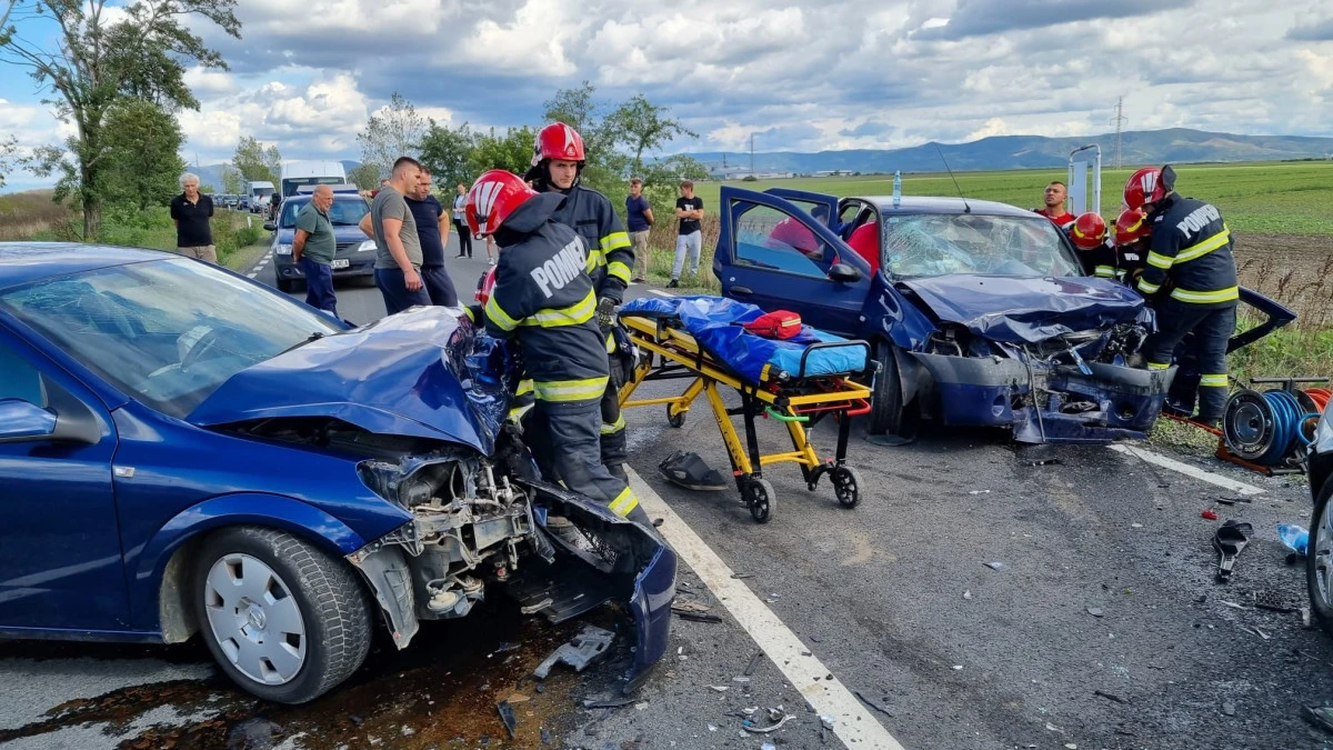 Accident grav între Horia și Șiria, cu trei mașini implicate