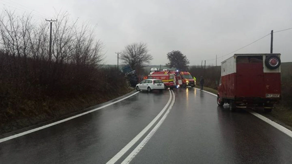 ACCIDENT GRAV INTRE SAGU SI VINGA. PATRU PERSOANE AU FOST TRANSPORTATE LA SPITAL