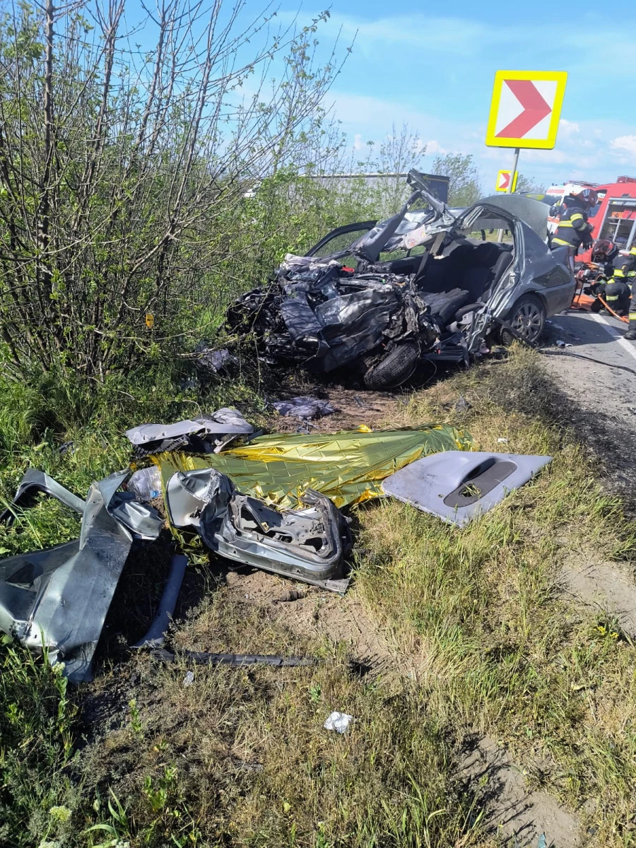 Accident grav între Zimand și Zimand Cuz: o femeie decedată și doi minori în stare gravă