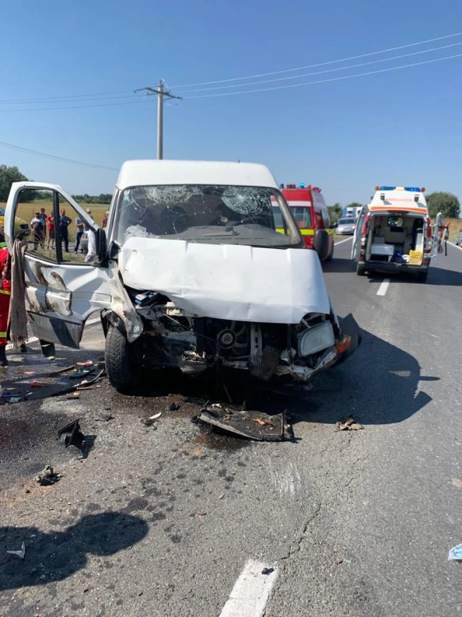 Accident grav la Hanul de la Răscruce. Cinci persoane au fost rănite