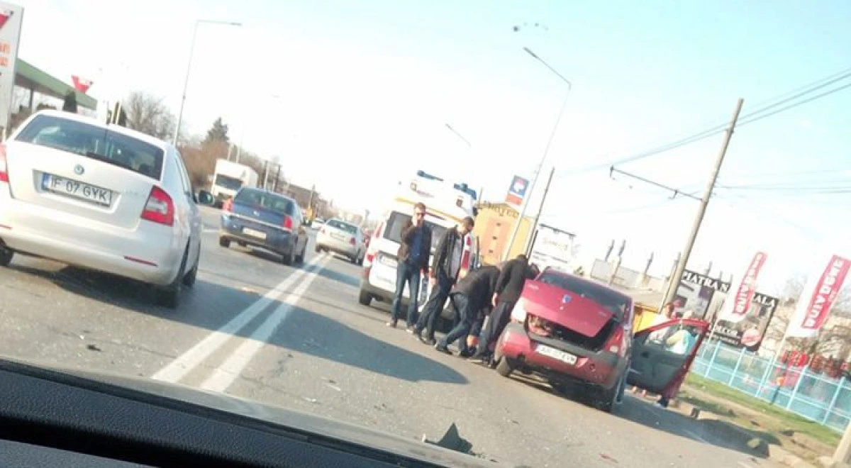 Accident grav la ieşirea din Arad! Două persoane au fost rănite