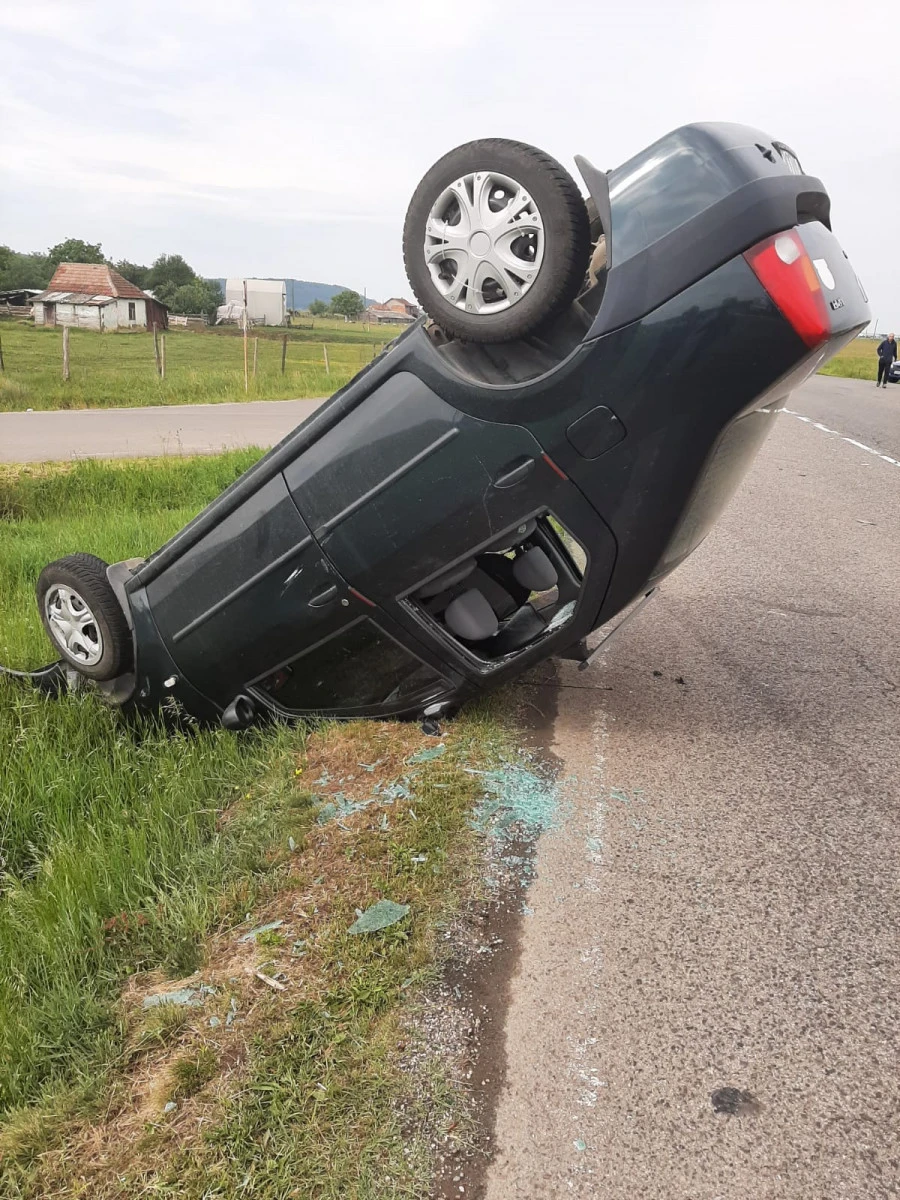 Accident grav la Ineu. Două persoane au ajuns la spital