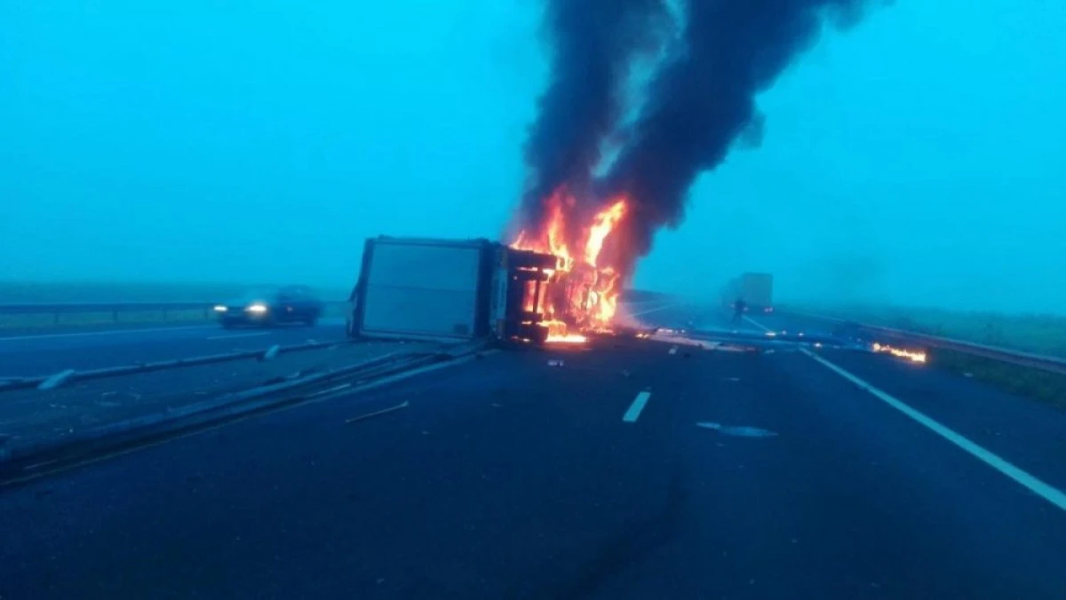 Accident grav pe Autostrada Arad-Nădlac, în această dimineață. Au fost implicate trei TIR-uri