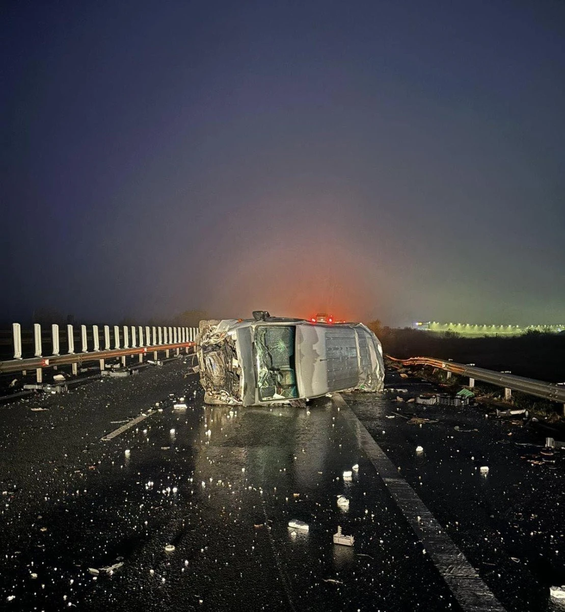 Accident grav pe autostradă. Două persoane au fost rănite