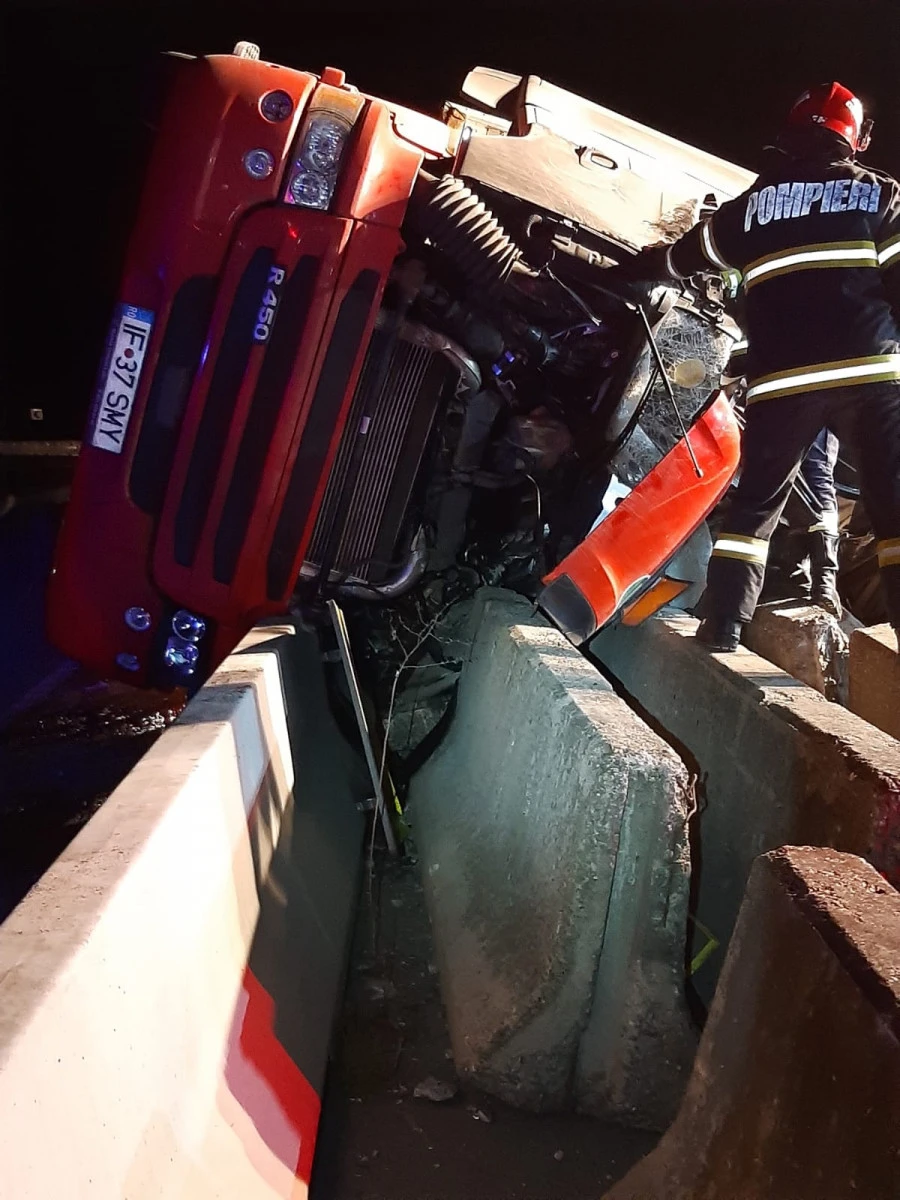 Accident grav pe autostradă, în apropiere de Arad. Șoferul unui TIR a decedat