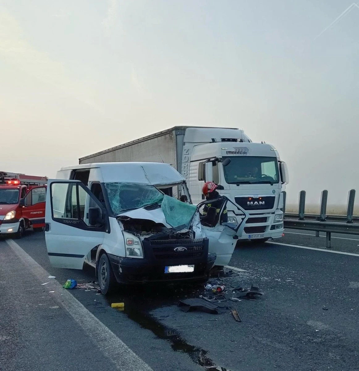 Accident grav pe autostradă, în apropiere de vama Nădlac. O persoană a rămas blocată în autoturism