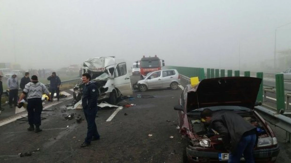ACCIDENT GRAV PE AUTOSTRADĂ. TREI MORȚI ȘI PESTE 50 DE RĂNIȚI