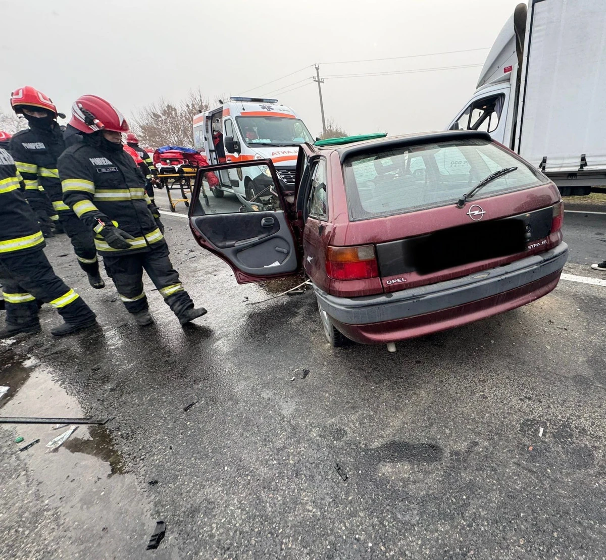 Accident grav pe centura Aradului. Trei persoane au fost rănite