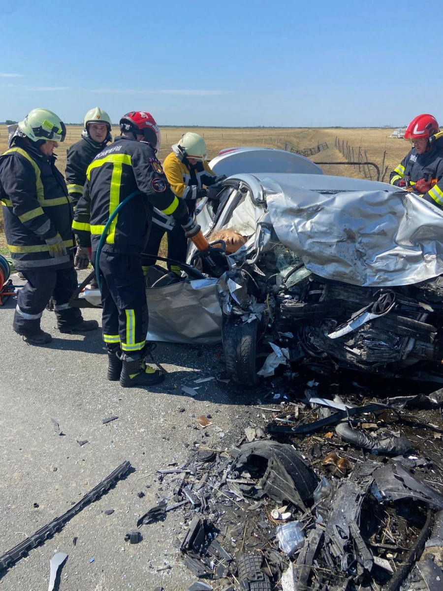Accident grav pe DN 7B, în apropiere de Turnu: două persoane și-au pierdut viața, alte patru au fost rănite