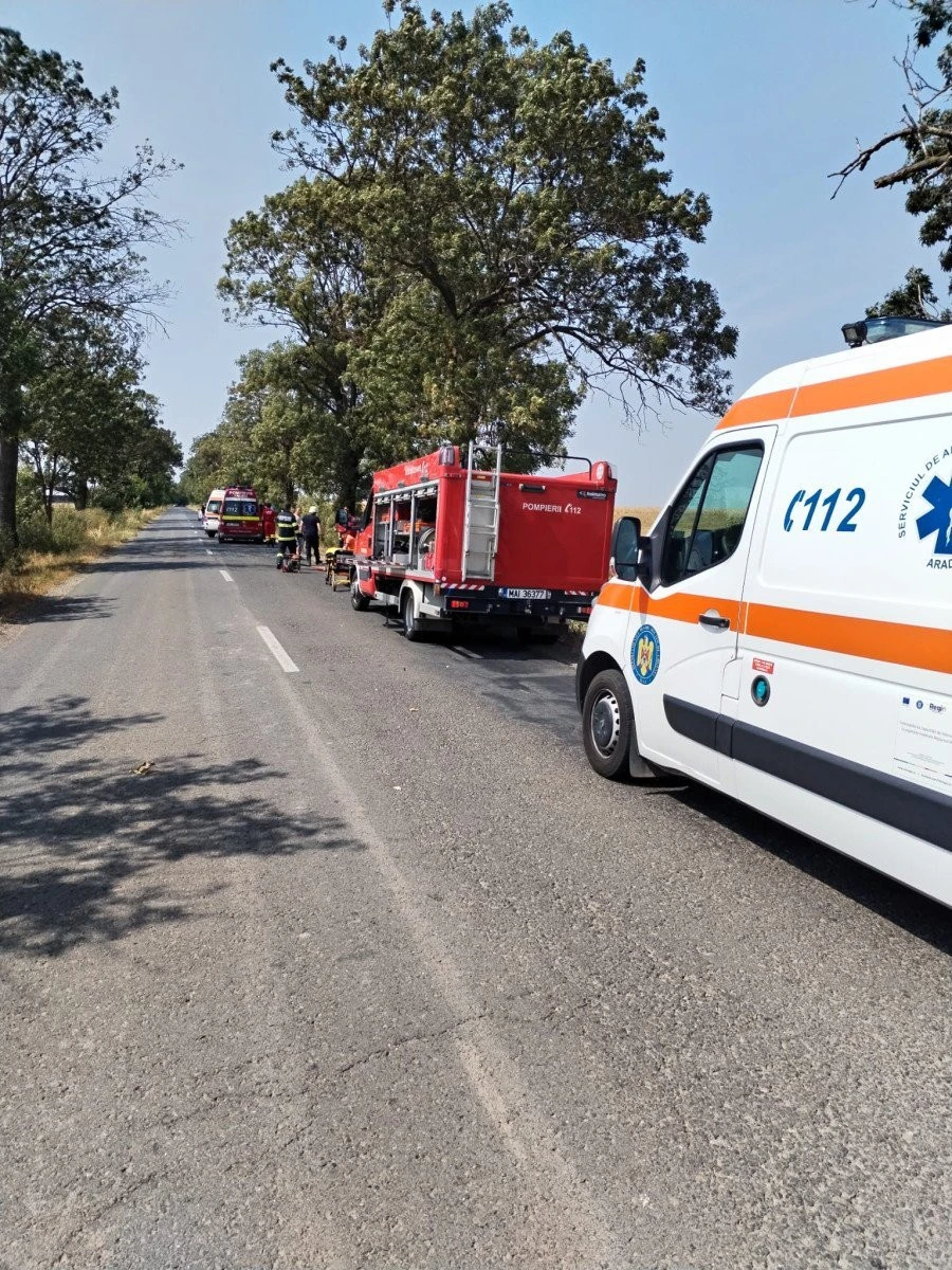Accident grav pe drumul Iratoşului. Un tânăr a decedat, doi copii și o femeie au ajuns fost răniți