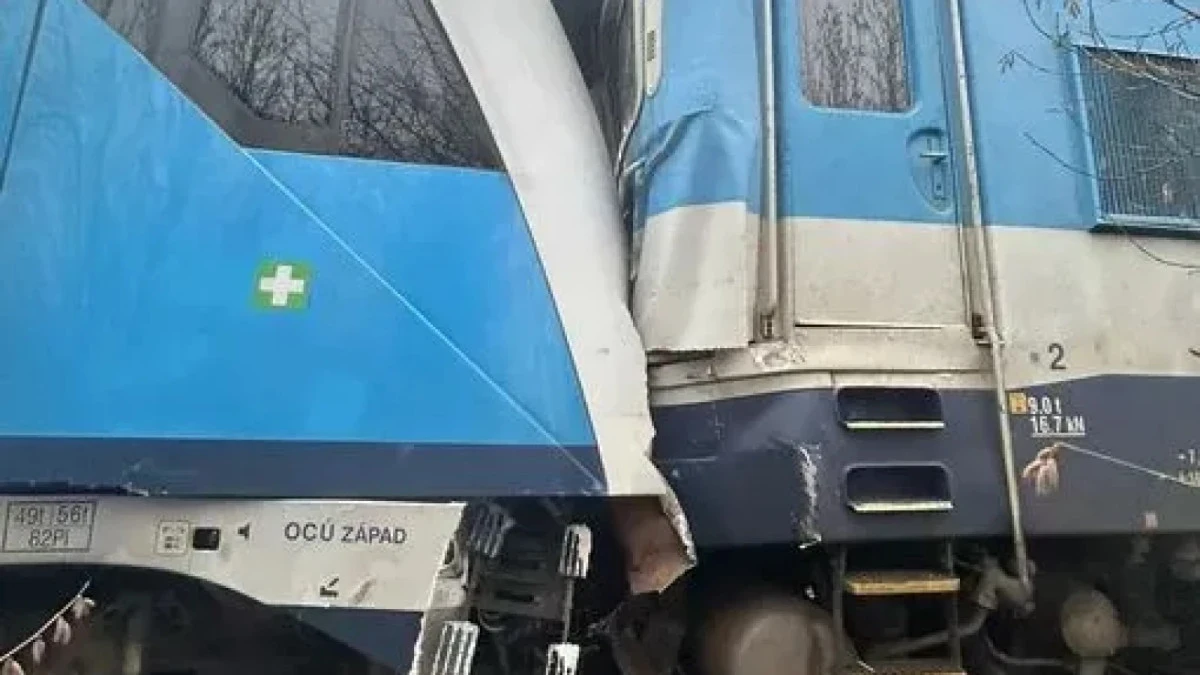 Accident groaznic de tren în Cehia: Două trenuri de pasageri s-au ciocnit frontal