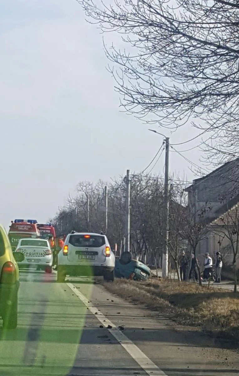 Accident în Mândruloc. 	Două persoane, duse la spital