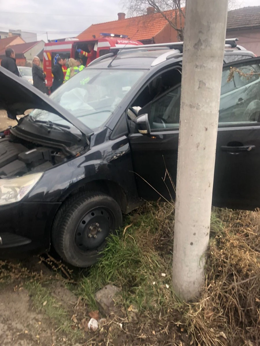 Accident în municipiul Arad. Două persoane au ajuns la spital