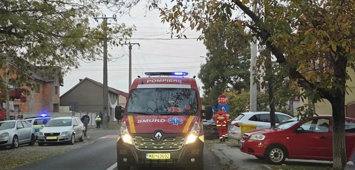 Accident între două autoturisme în municipiul Arad. Trei persoane au ajuns în spital