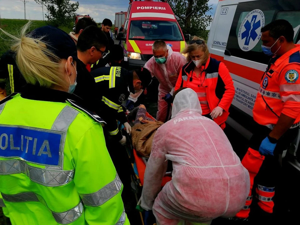 Accident între Pecica și Nădlac. Trei victime, transportate la spital