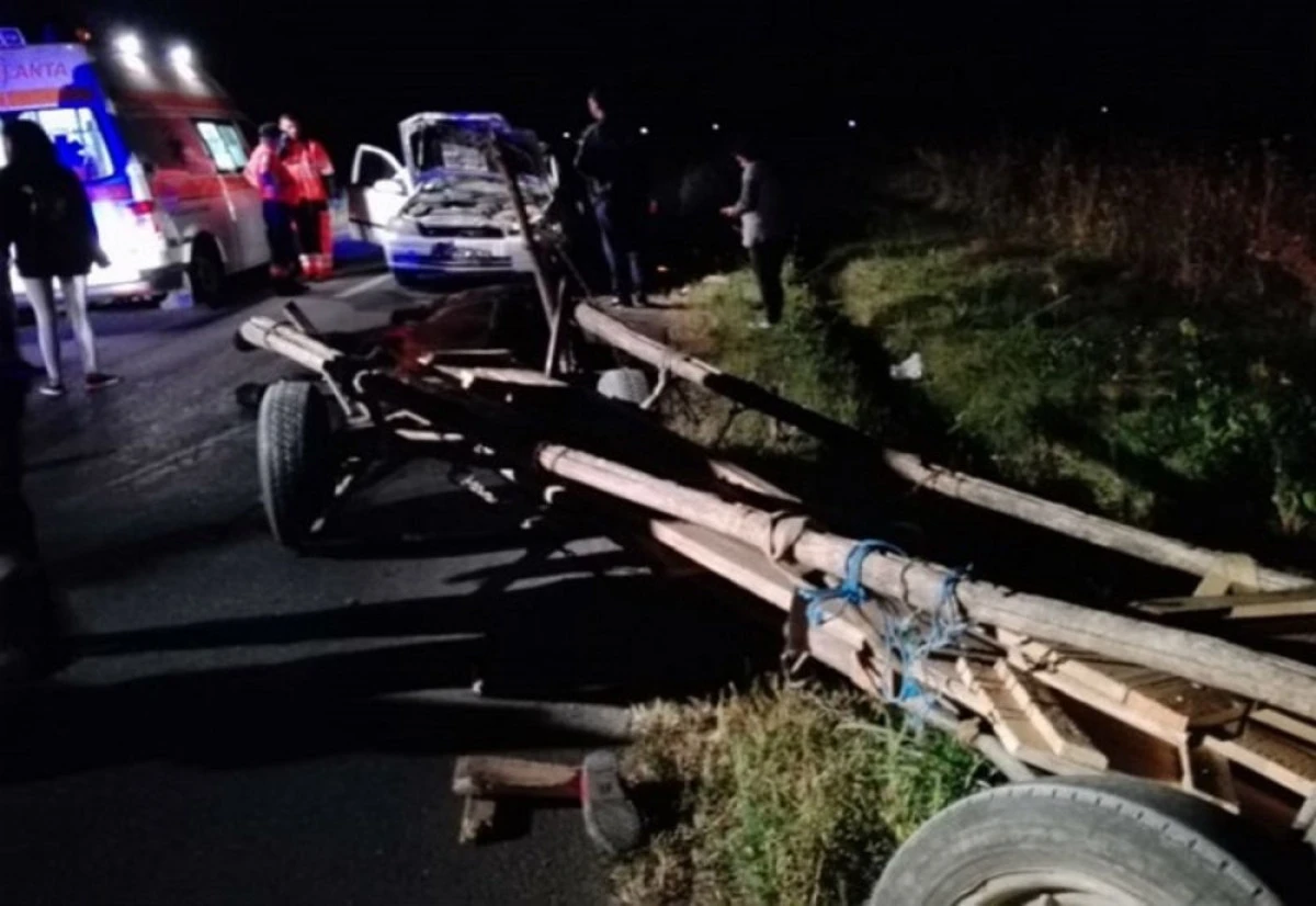 Accident între Șimand și Nădab. Un autoturism a intrat într-o căruță