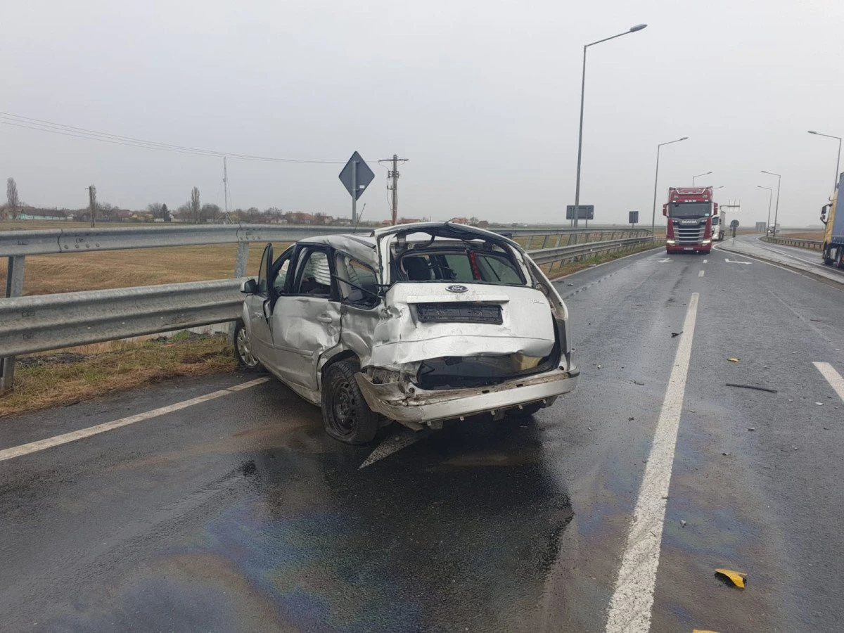 Accident între un autoturism și un camion, provocat de un bărbat de 81 de ani, la Nădlac