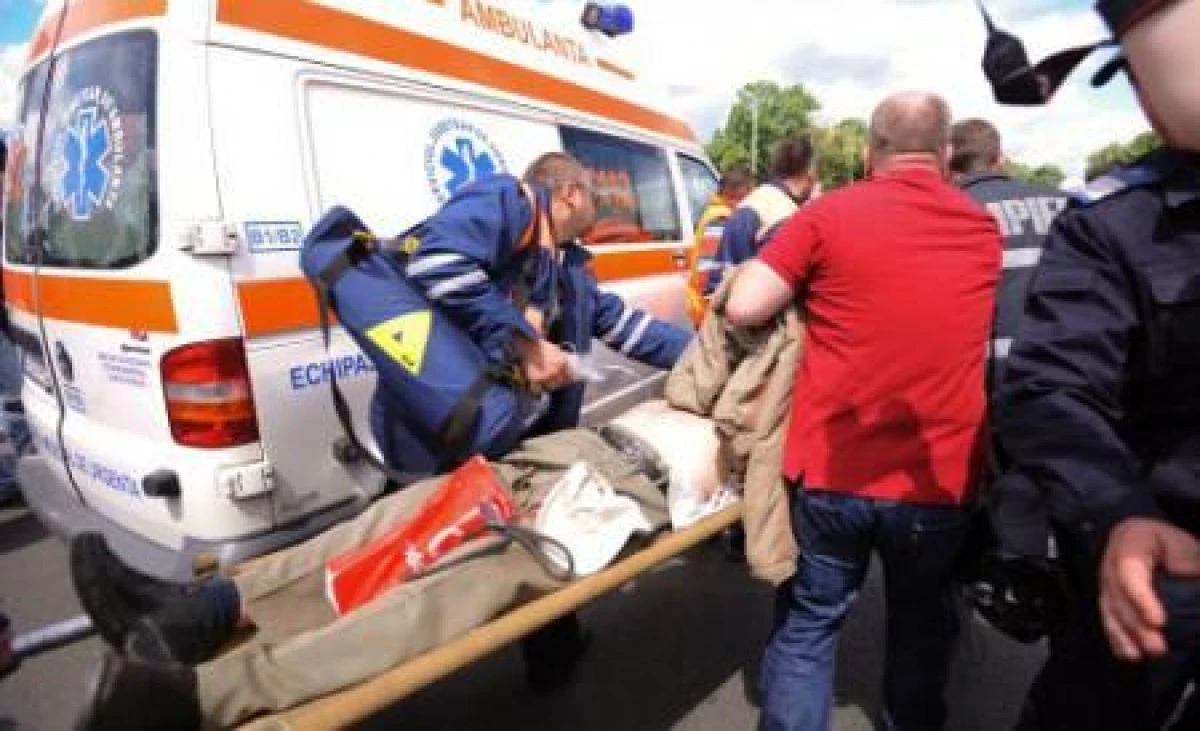 ACCIDENT LA BACAU: 14 PERSOANE, LA SPITAL DUPA CE UN MICROBUZ A LOVIT O AUTOUTILITARA