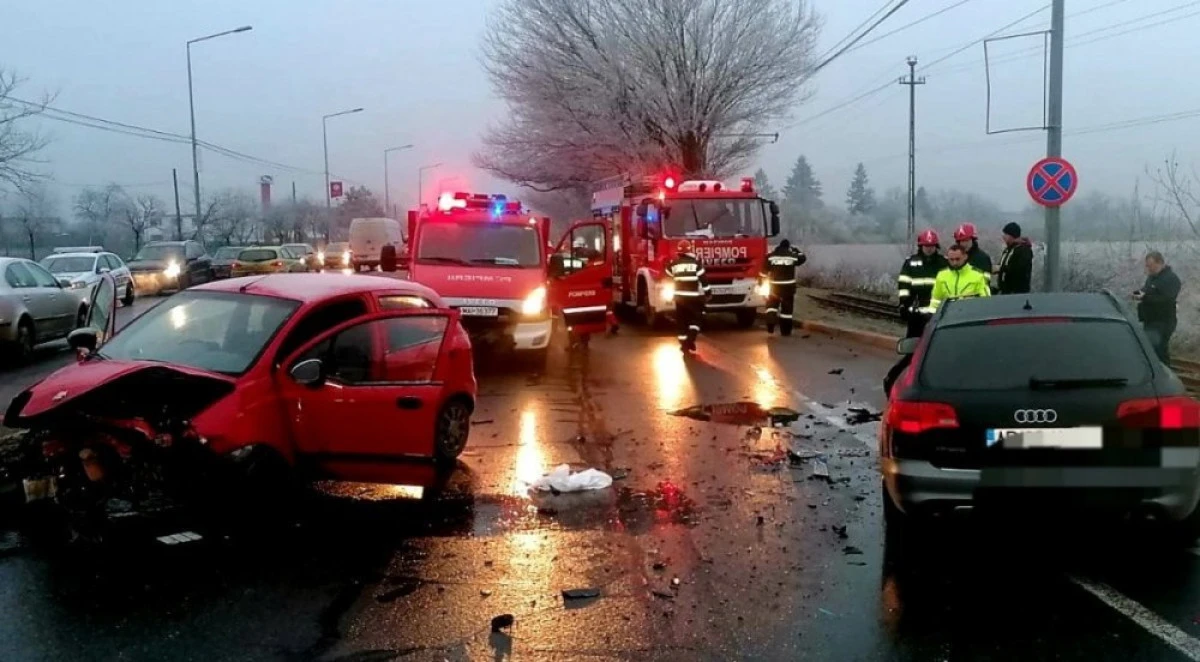 Accident la ieșirea din Arad, spre Oradea. O victimă, preluată de SMURD