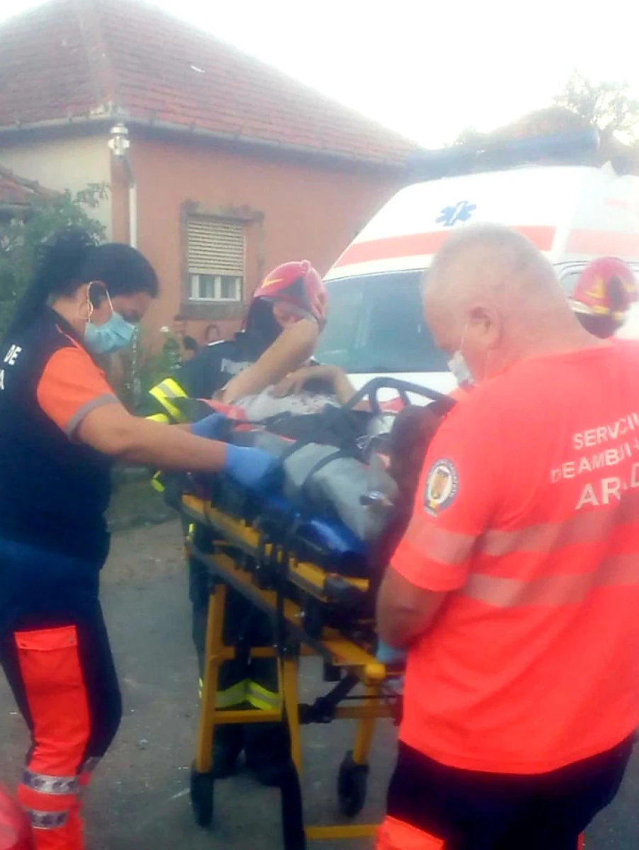 Accident la ieșirea din Cărand. Un bărbat cu multiple traumatisme, descarcerat