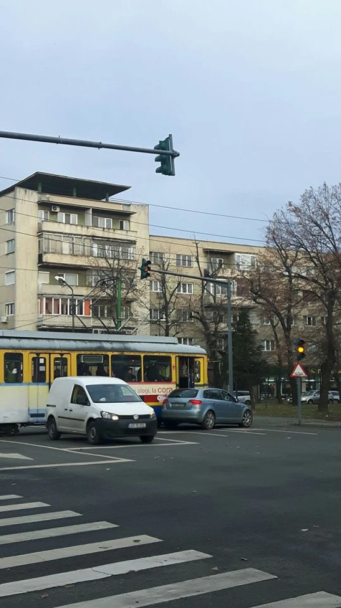 Accident la Podgoria. A intrat cu maşina în tramvai
