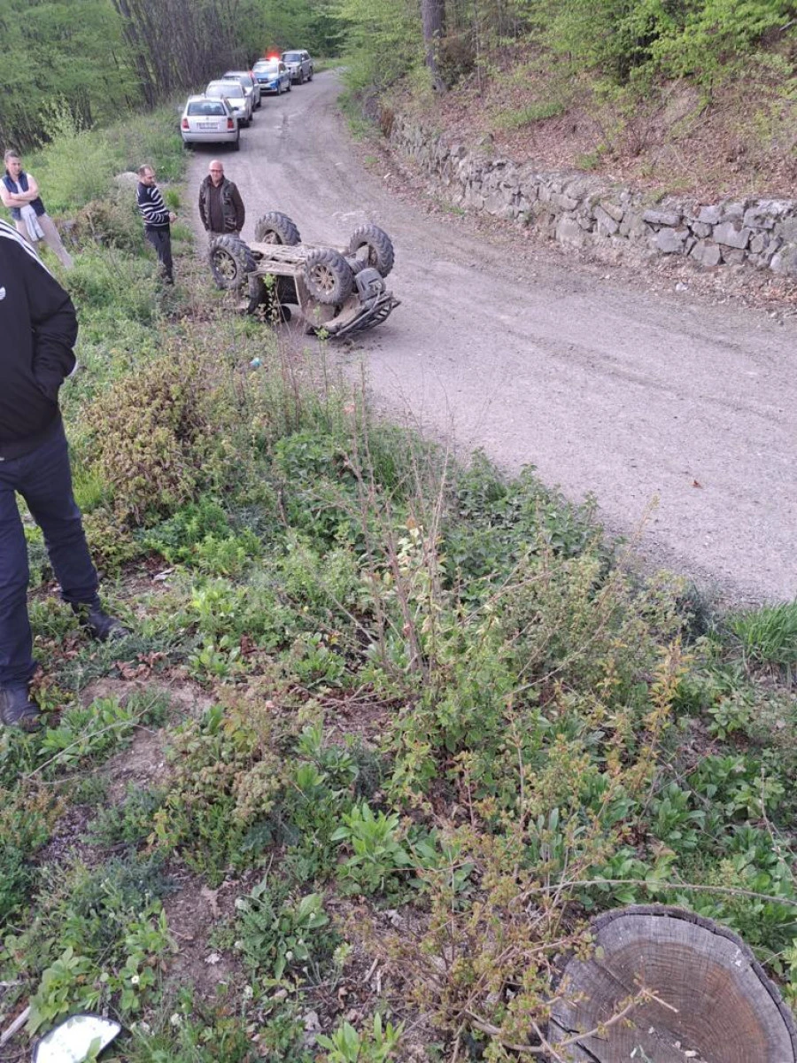 Accident mortal la Târnăvița. Victima este un bărbat care s-a răsturnat cu ATV-ul