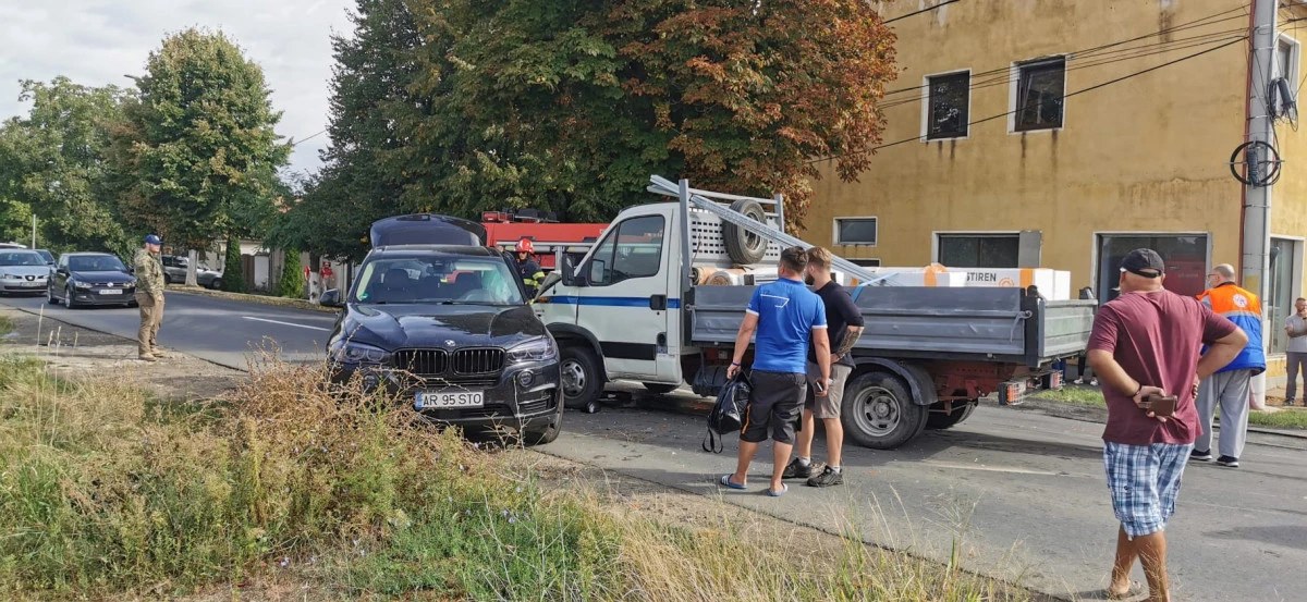 Accident pe 6 Vânători. O femeie a fost rănită