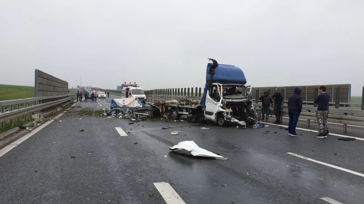 Accident pe A1: un camion a intrat în trei vehicule oprite pe banda de urgență