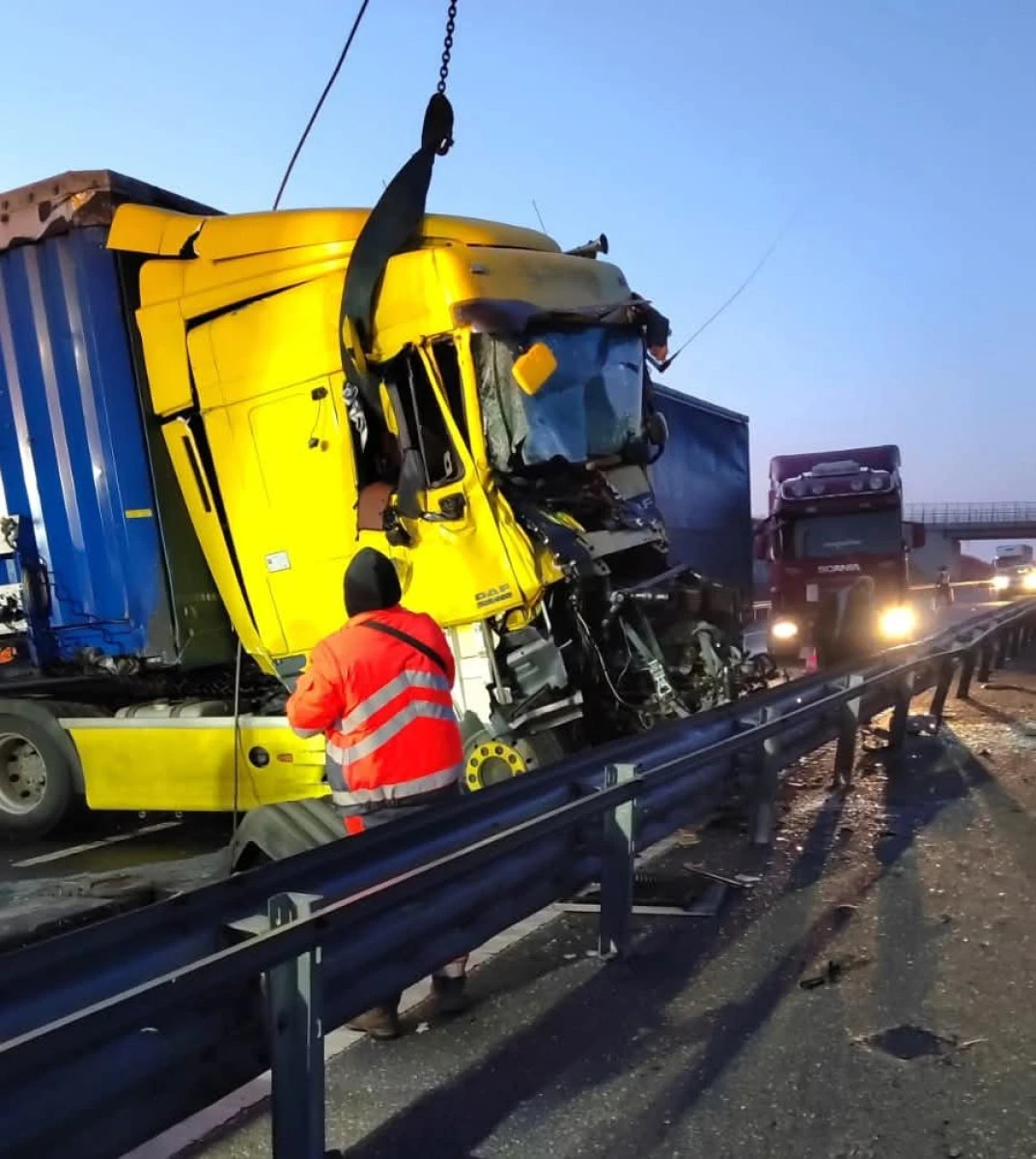 Accident pe autostrada Arad-Timișoara. Se circulă doar pe banda de urgență