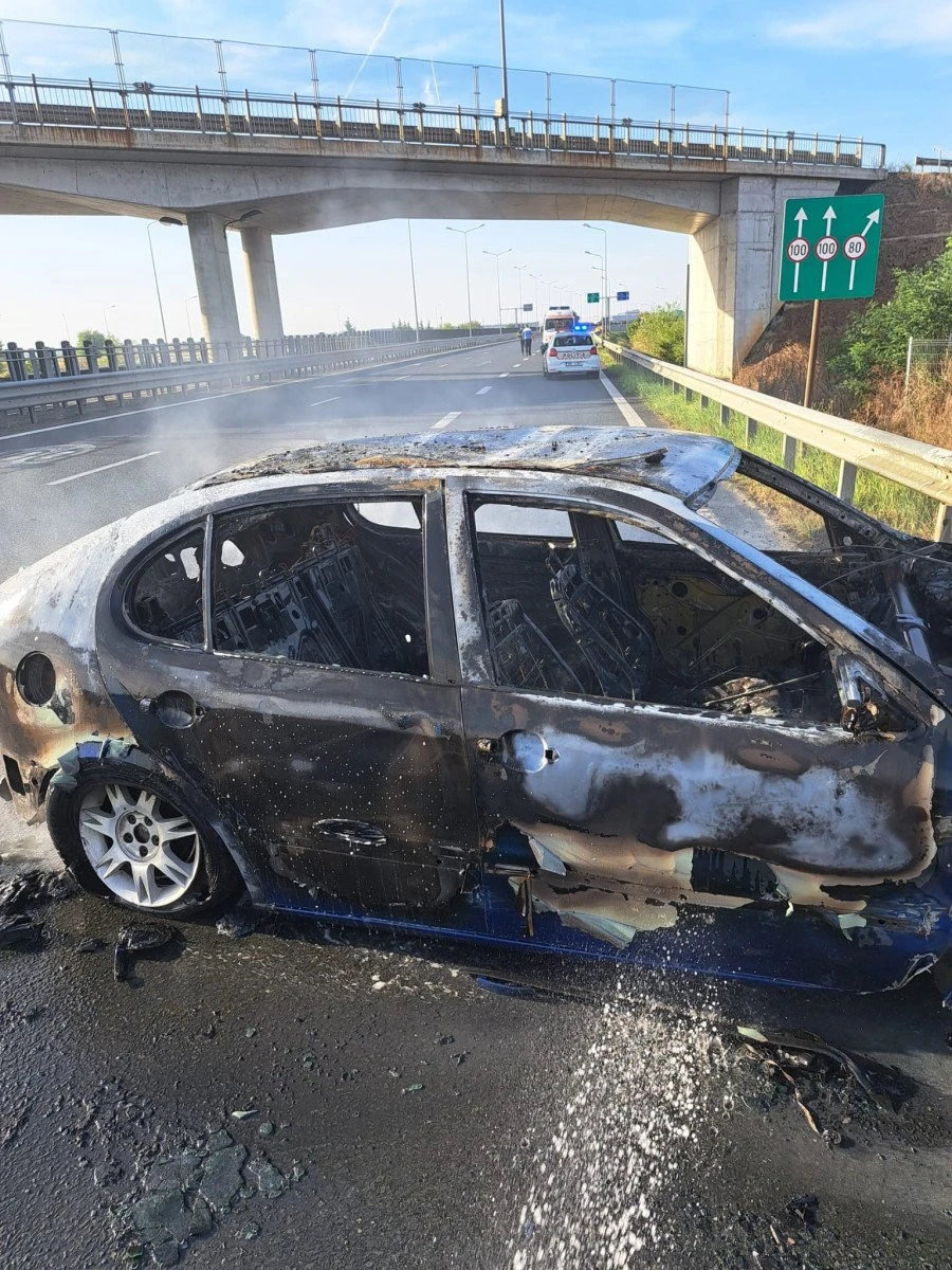 Accident pe autostradă. O mașină s-a făcut scrum pe breteaua de urcare, în zona Aradul Nou