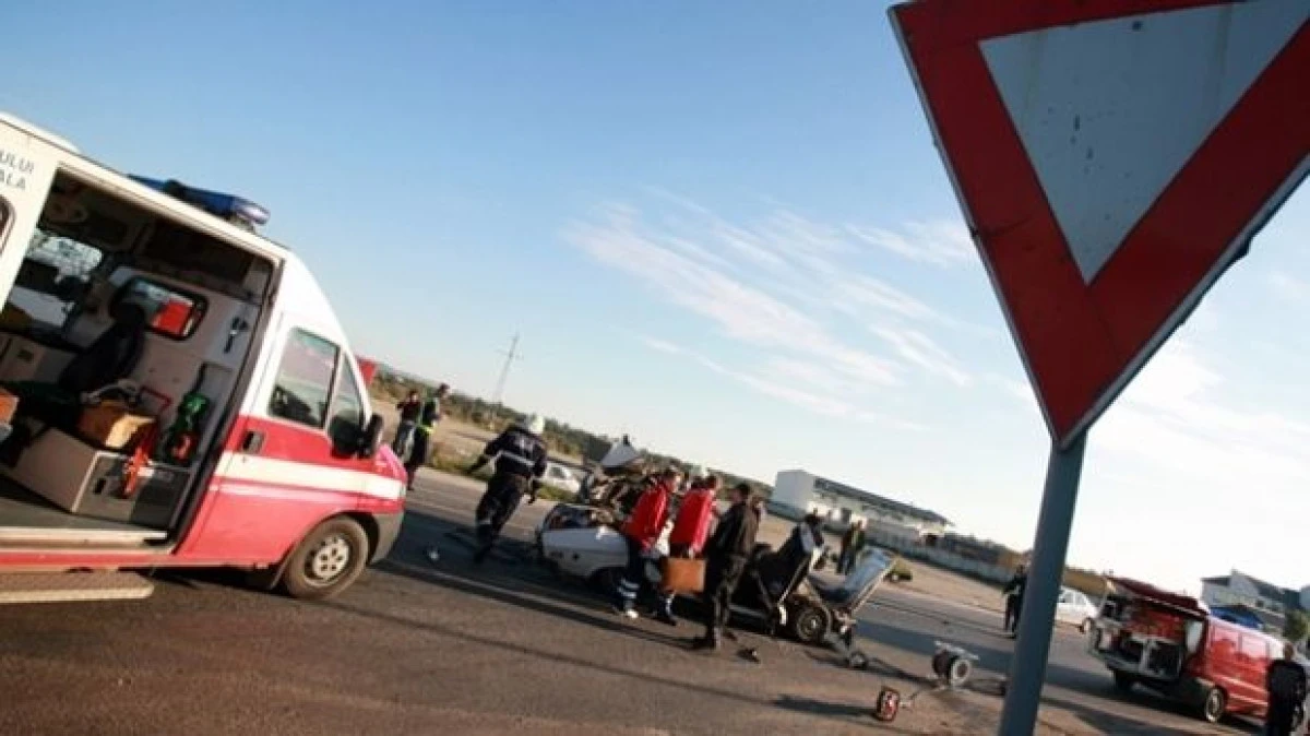 ACCIDENT PE CENTURA CAPITALEI: TREI MASINI IMPLICATE, DOUA PERSOANE RANITE