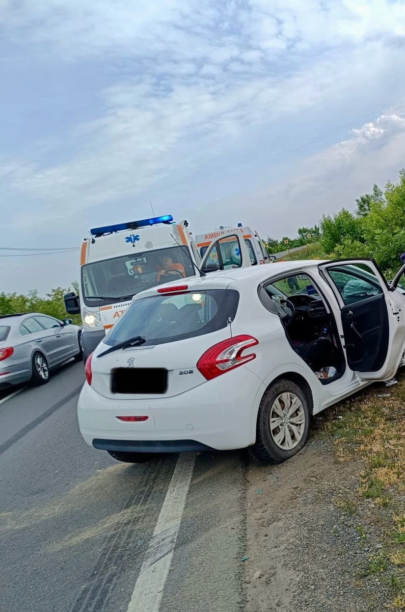 Accident pe DN 79 în Zimand Cuz. O femeie a fost rănită grav