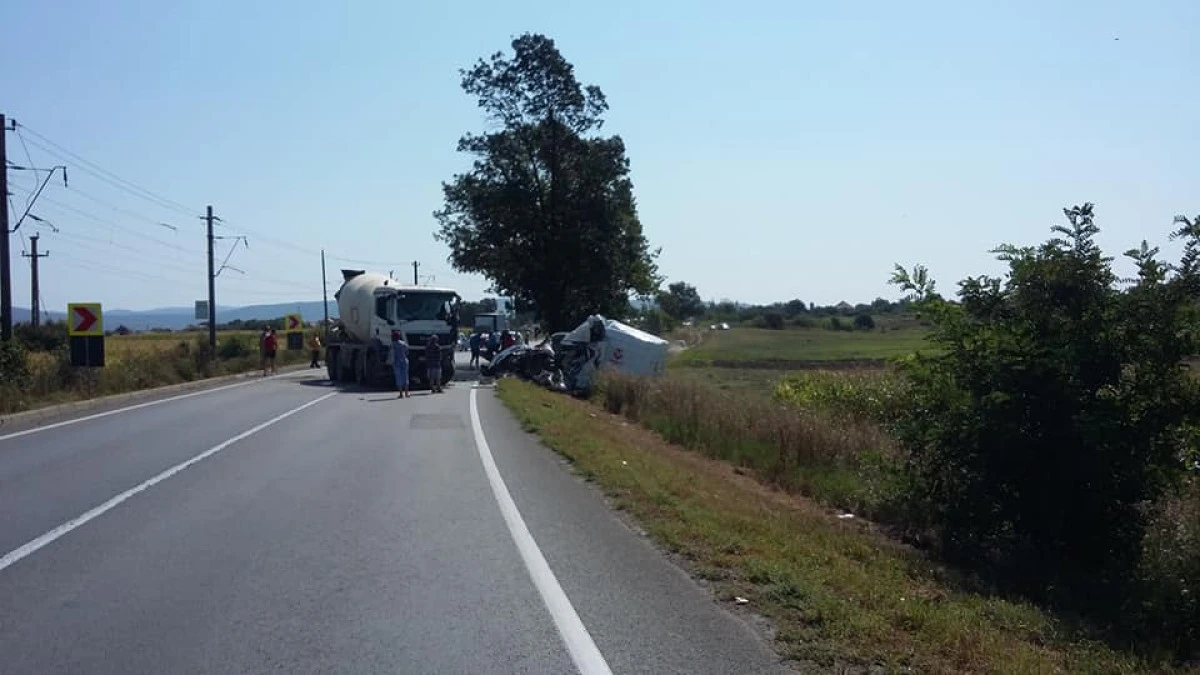Accident pe DN7, la intrarea în Sâmbăteni. Un șofer a decedat