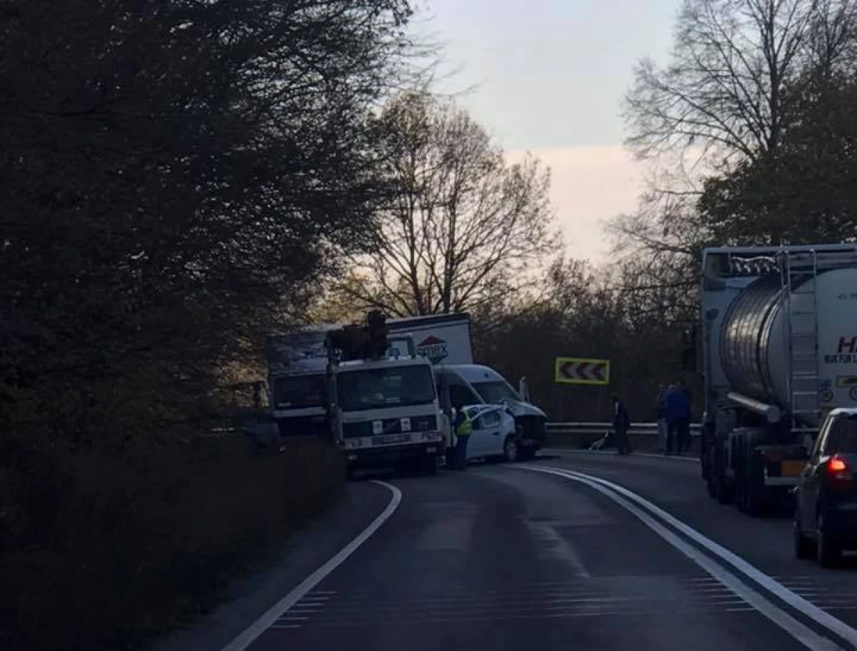 Accident pe DN7, la Milova. Circulația este blocată