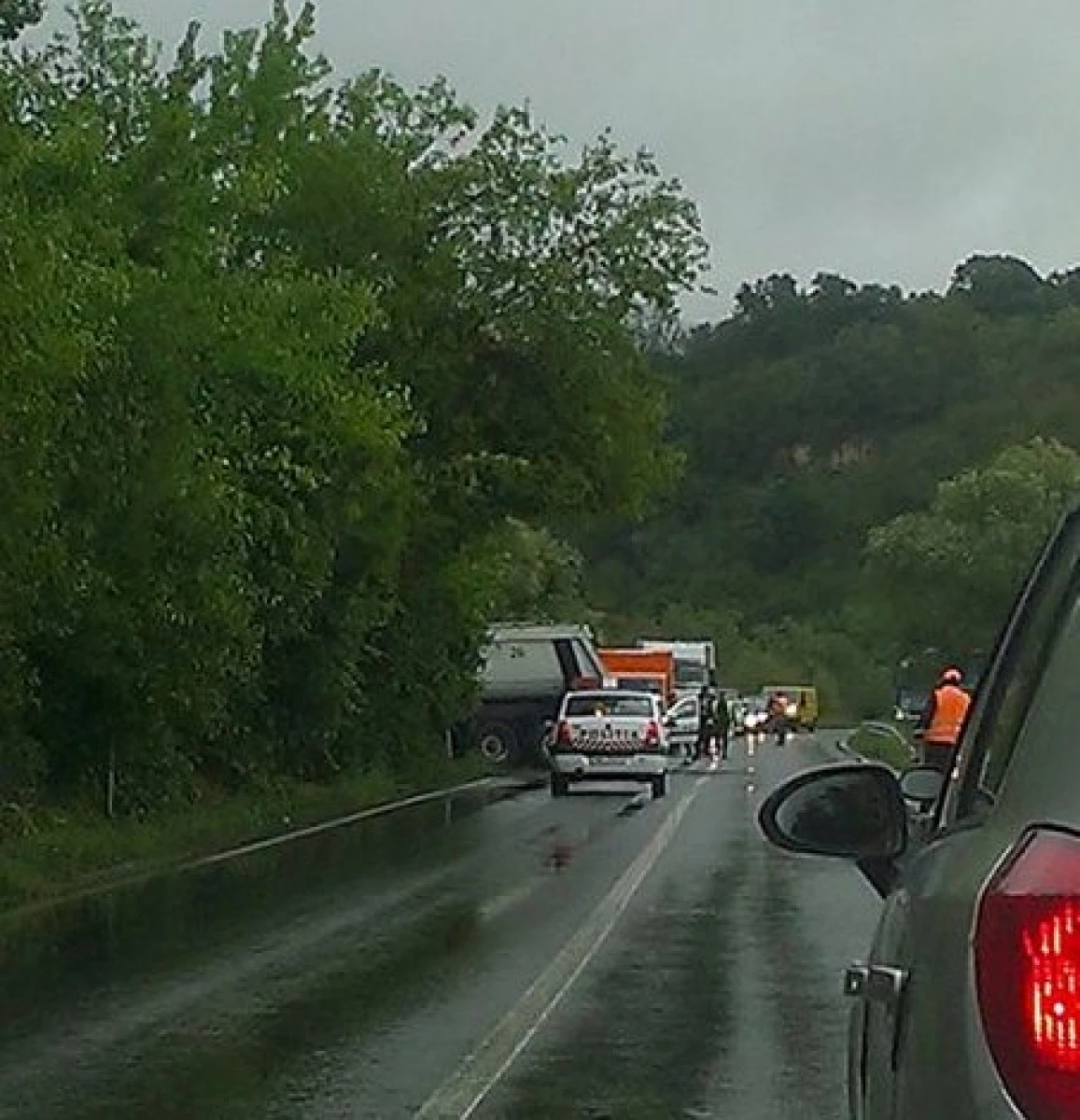 Accident pe drumul Arad-Lipova. O persoană este rănită
