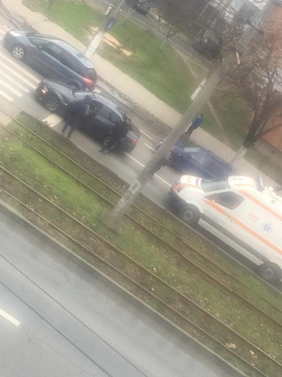 Accident pe „Iuliu Maniu”. O femeie a ajuns la spital