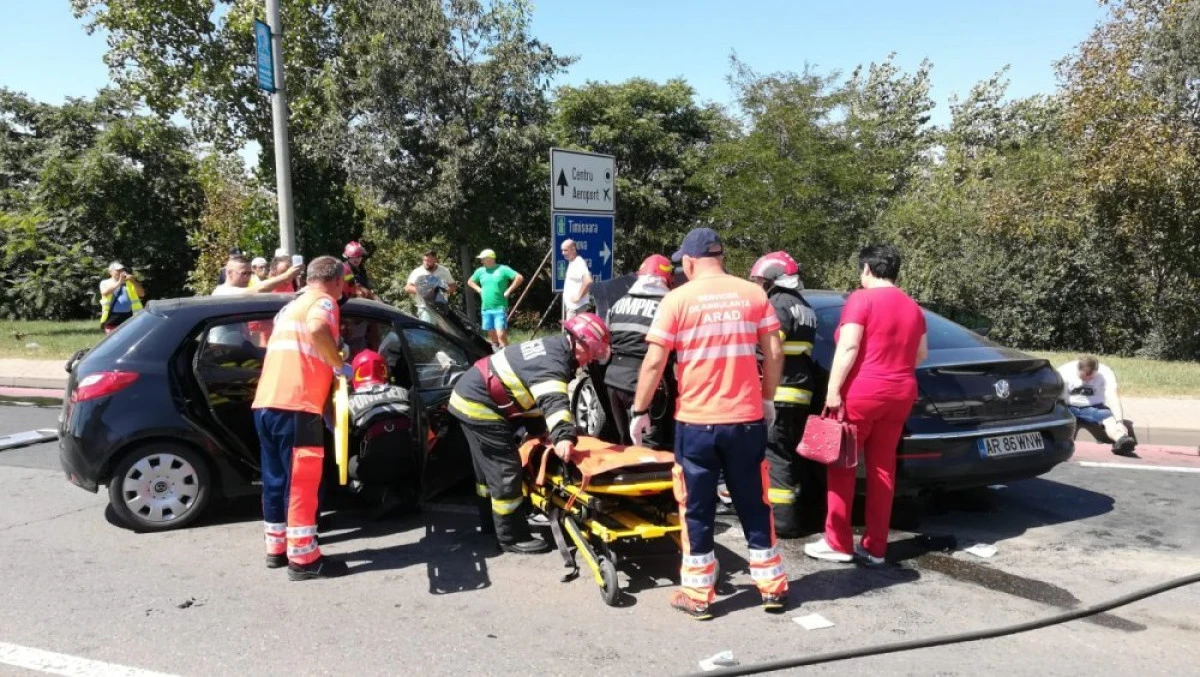 Accident pe podul din zona Subcetate. Trei persoane au fost rănite