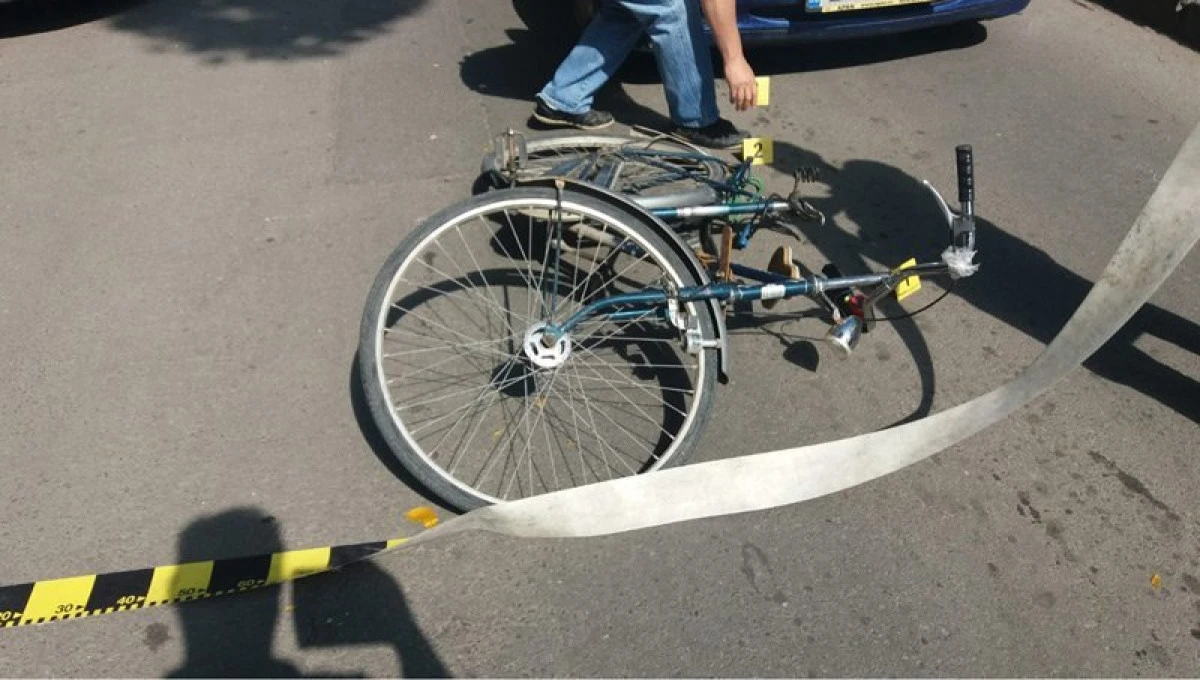 Accident pe strada Banu Mărăcine, după ce un șofer de 69 de ani a trecut pe roșu