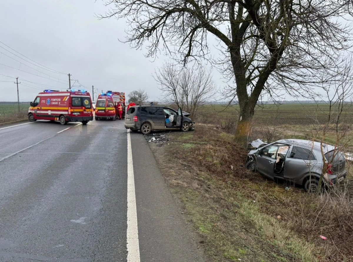 Accident rutier cu trei autoturisme între Sâmbăteni și Cicir. Două persoane au ajuns la spital
