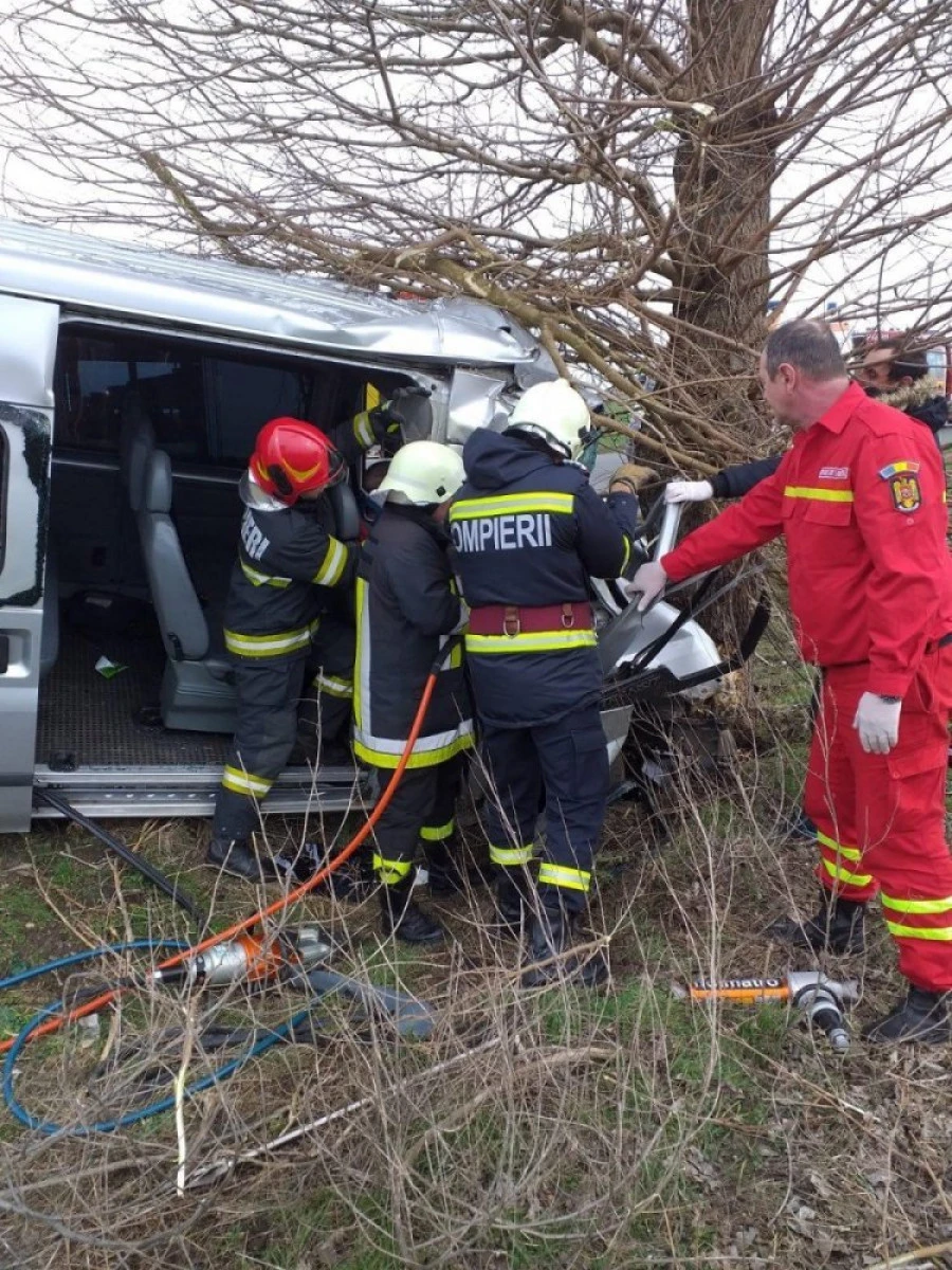 Accident rutier la Curtici. Un copil a fost rănit, a rămas încarcerat