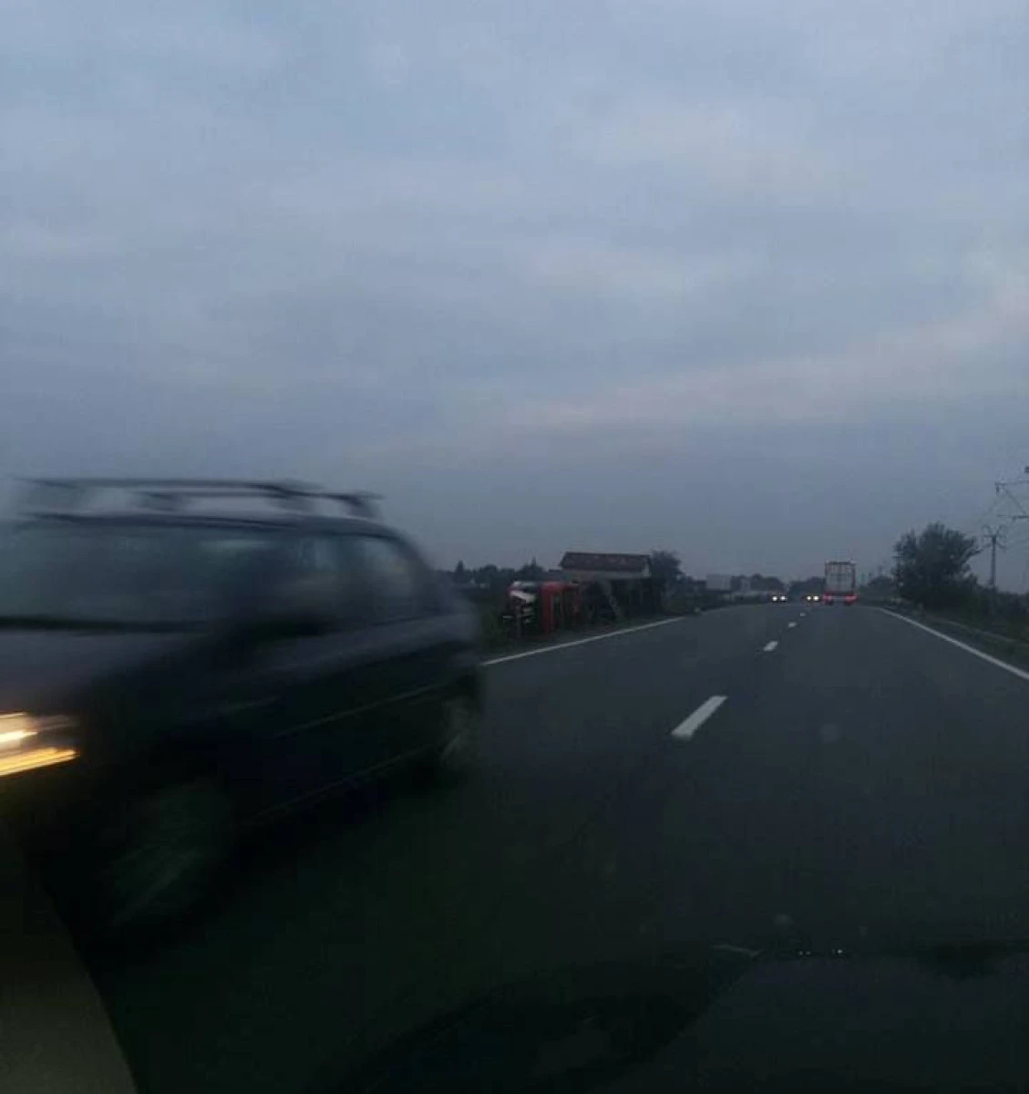 ACCIDENT RUTIER LA IESIREA DIN VLADIMIRESCU SPRE DEVA. AU FOST IMPLICATE UN TIR SI DOUA MICROBUZE