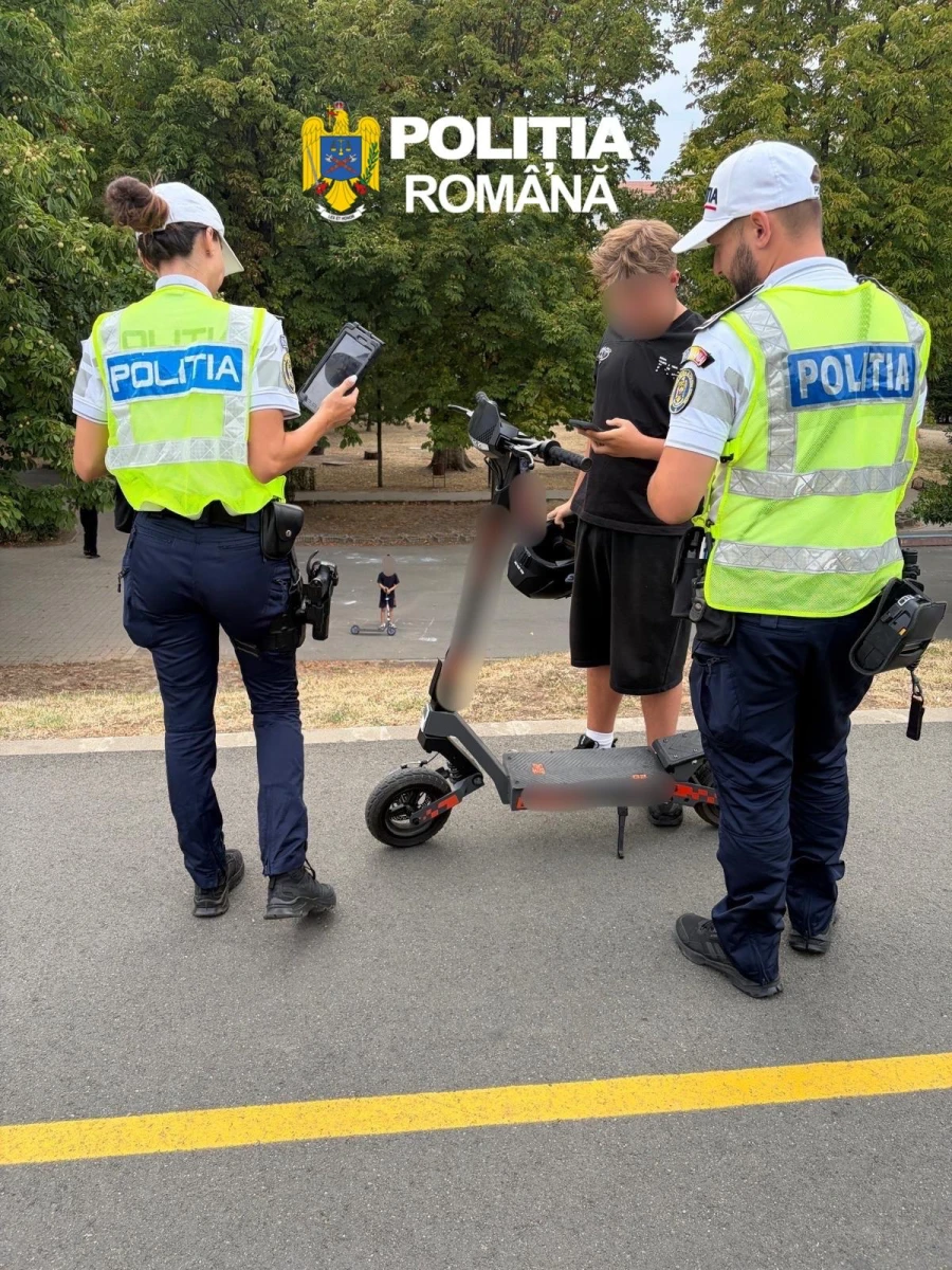 Acțiune a Poliției pe faleza Mureșului. Bicicliștii și utilizatorii de trotinete, informați despre riscurile din trafic