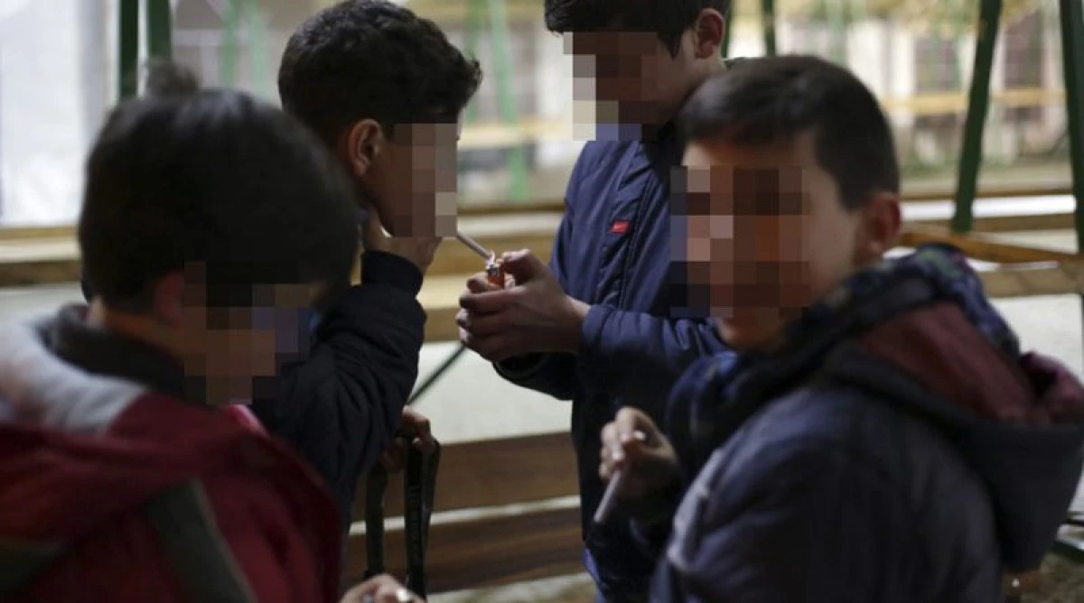 Acțiune a polițiștilor arădeni pentru prevenirea fumatului în școli