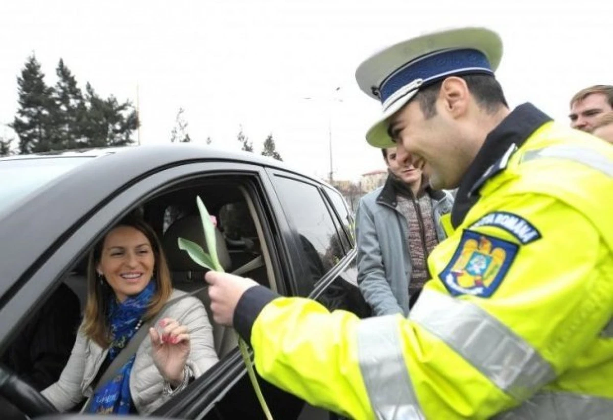 Acțiune de amploare a polițiștilor arădeni, pe linie de flori și mărțișoare!