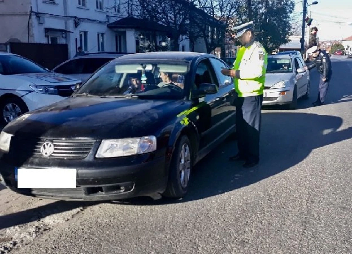 Acțiune de amploare a polițiștilor din Sebiș și Ineu! Câte amenzi au dat în doar 4 ore