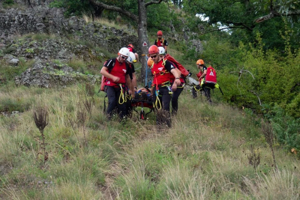 Acțiune de salvare a unui grup de 15 tineri, în apropiere de Moneasa. O tânără a ajuns la spital